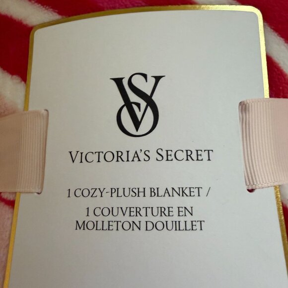 Victoria's Secret Cozy Plush Blanket SZ:50"x 60" NEW with TAGS - Picture 2 of 4